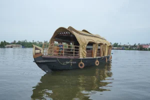 Experience the Best Luxury Houseboat Alleppey Has to Offer