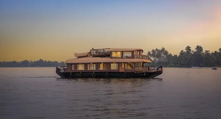 Osprey Serinity Luxuery Cruises, Houseboat